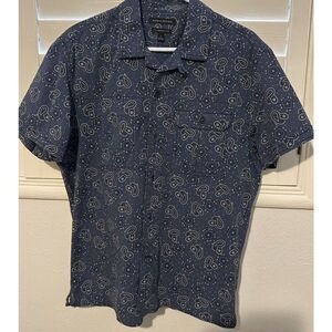 Banana Republic Mens Button Up Shirt Camden Fit Gray Paisley print SS sz L